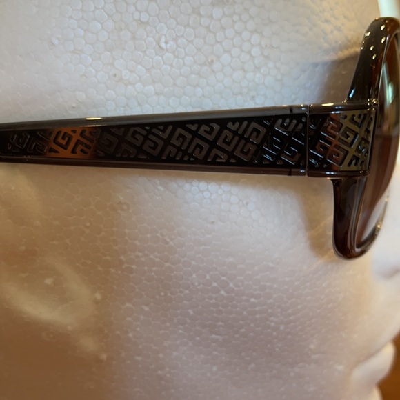 Givenchy sunglasses - Picture 2 of 5